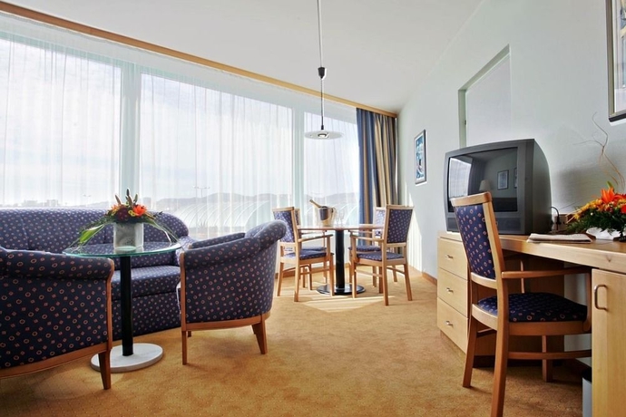 Imagen de los interiores del Hotel Holiday Inn Budapest-buda&ouml;rs, An Ihg. Foto 9