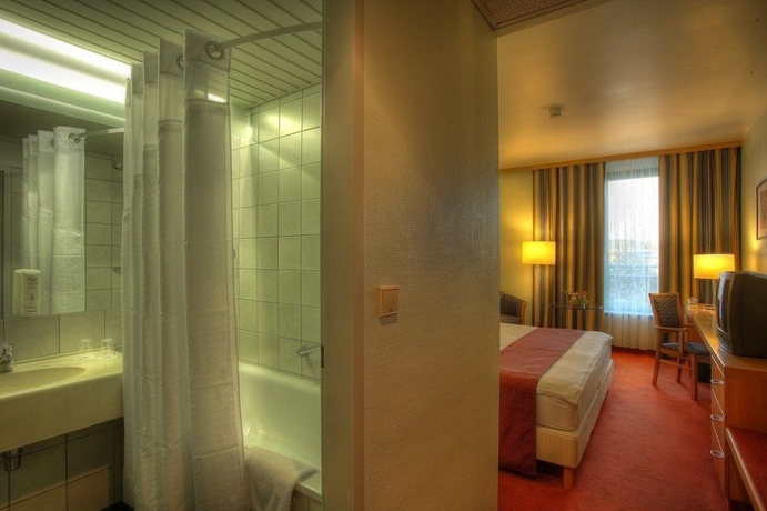 Imagen de la habitación del Hotel Holiday Inn Budapest-buda&ouml;rs, An Ihg. Foto 5