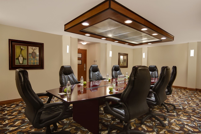 Imagen de los interiores del Hotel Holiday Inn Calgary-airport, An Ihg. Foto 12