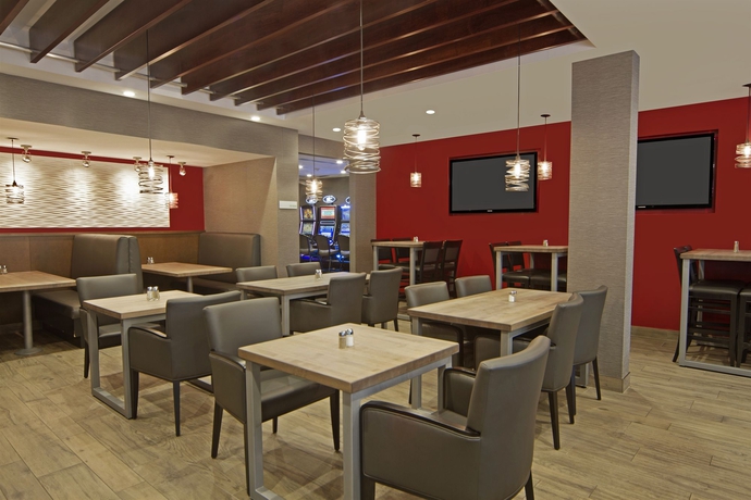 Imagen del bar/restaurante del Hotel Holiday Inn Calgary-airport, An Ihg. Foto 7