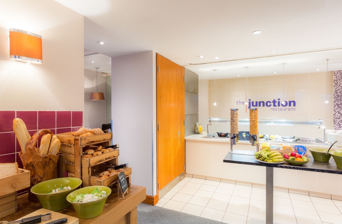 Imagen del bar/restaurante del Hotel Holiday Inn Cambridge, An Ihg. Foto 7