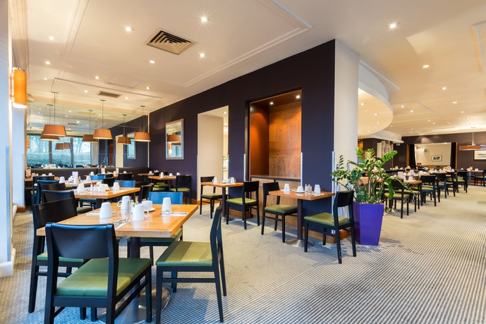 Imagen del bar/restaurante del Hotel Holiday Inn Cambridge, An Ihg. Foto 9