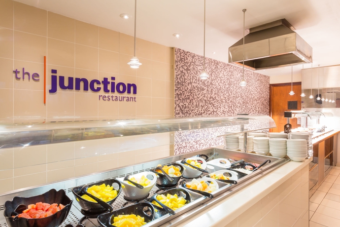 Imagen del bar/restaurante del Hotel Holiday Inn Cambridge, An Ihg. Foto 11