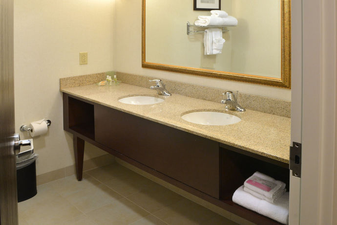 Imagen de la habitación del Hotel Holiday Inn Canton (belden Village). Foto 5