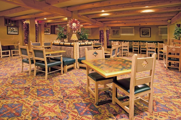 Imagen del bar/restaurante del Hotel Holiday Inn Canyon De Chelly, An Ihg. Foto 3