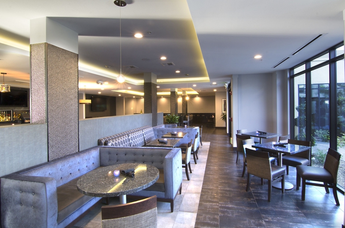 Imagen del bar/restaurante del Hotel Holiday Inn Carlsbad, An Ihg. Foto 2