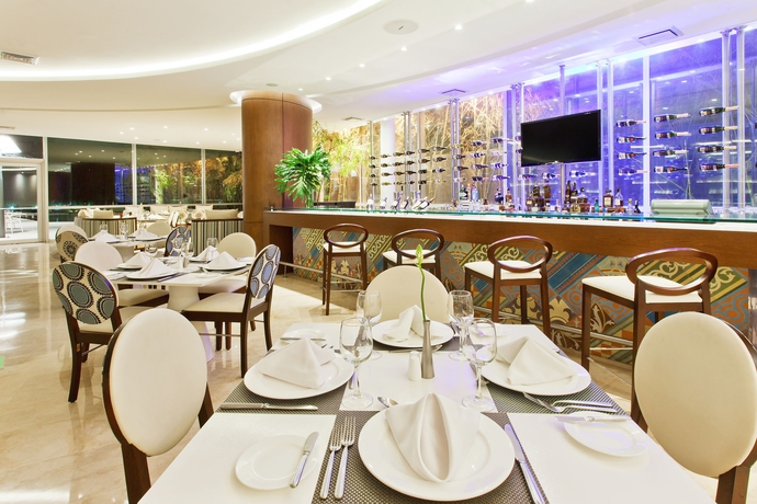 Imagen del bar/restaurante del Hotel Holiday Inn Cartagena Morros, An Ihg. Foto 6