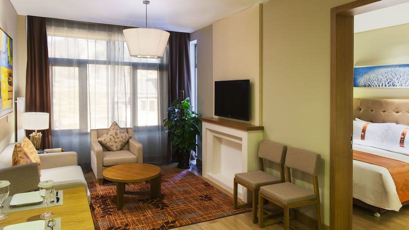 Imagen de los interiores del Hotel Holiday Inn Changbaishan Suites. Foto 19