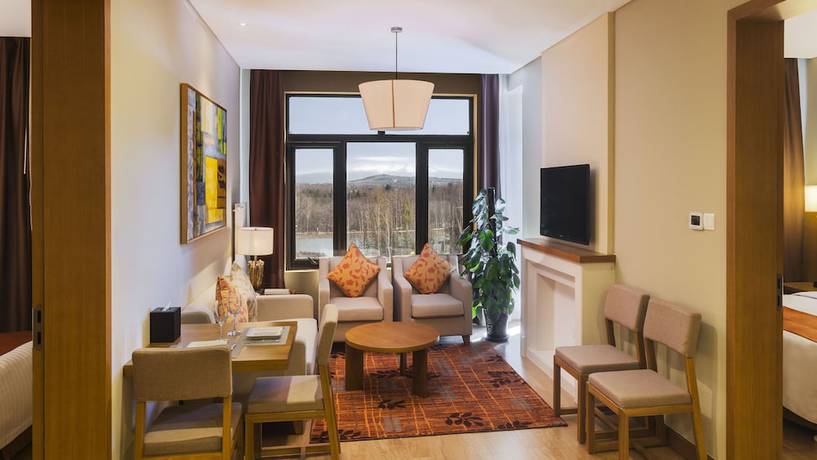 Imagen de los interiores del Hotel Holiday Inn Changbaishan Suites. Foto 20