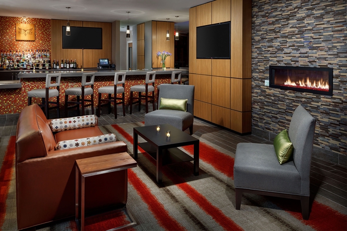 Imagen del bar/restaurante del Hotel Holiday Inn Charlotte University Executive Park, An Ihg. Foto 2