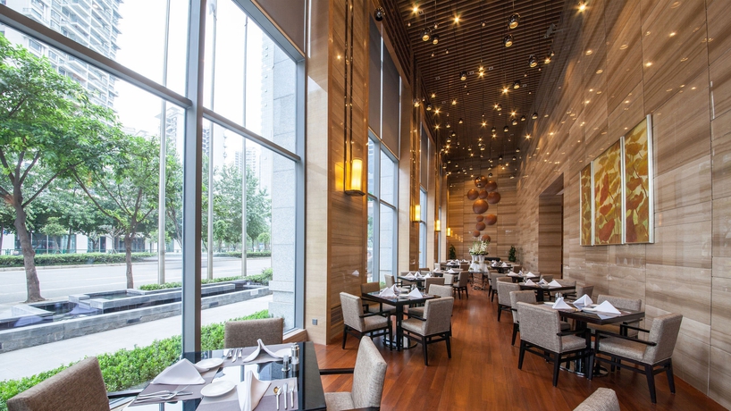 Imagen del bar/restaurante del Hotel Holiday Inn Chengdu Oriental Plaza, An Ihg. Foto 7