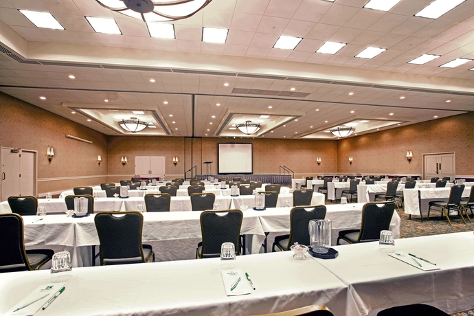 Imagen de los interiores del Hotel Holiday Inn Chicago Nw Crystal Lk Conv Ctr, An Ihg. Foto 15
