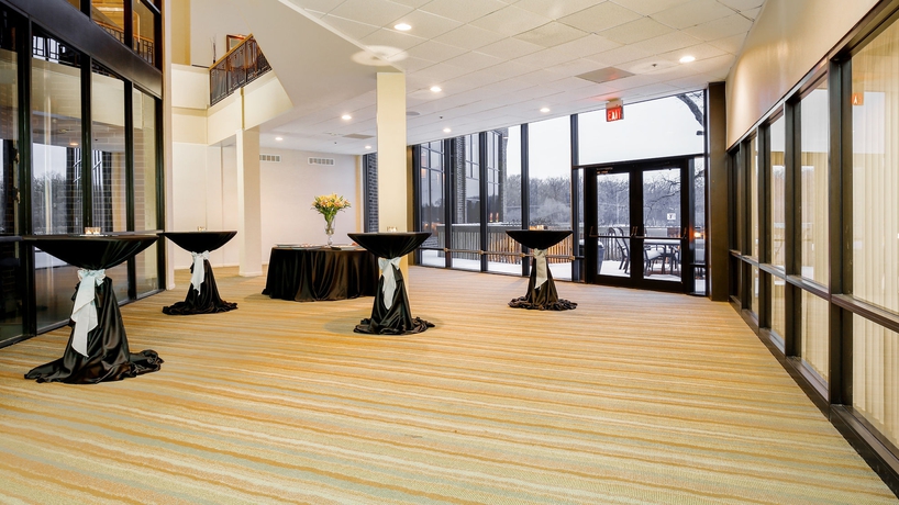 Imagen de los interiores del Hotel Holiday Inn Chicago Nw Crystal Lk Conv Ctr, An Ihg. Foto 16