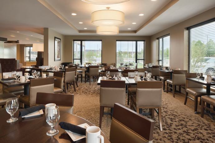 Imagen del bar/restaurante del Hotel Holiday Inn Chicago - Schaumburg, an IHG. Foto 2