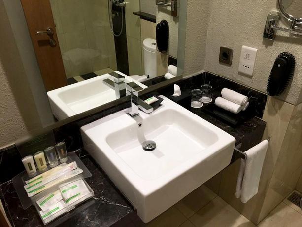 Imagen de la habitación del Hotel Holiday Inn Cikarang Jababeka, An Ihg. Foto 10