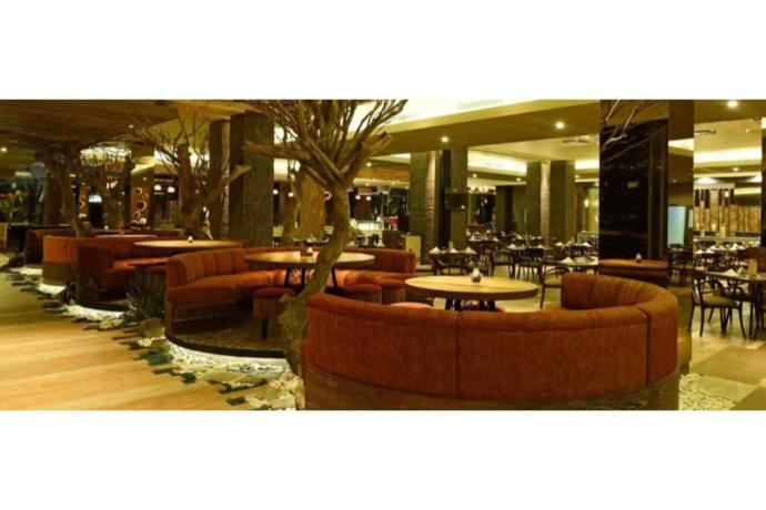 Imagen del bar/restaurante del Hotel Holiday Inn Cikarang Jababeka, An Ihg. Foto 3
