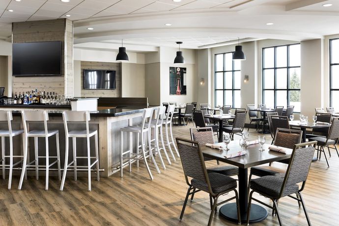 Imagen del bar/restaurante del Hotel Holiday Inn Cincinnati Liberty Way by IHG, Wetherington. Foto 3