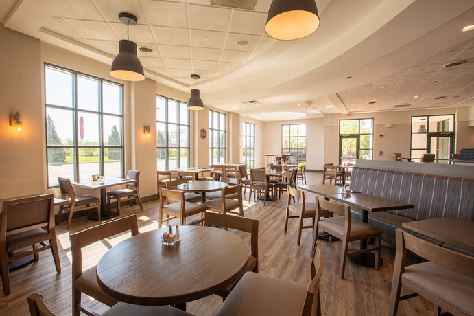 Imagen del bar/restaurante del Hotel Holiday Inn Cincinnati Liberty Way by IHG, Wetherington. Foto 5