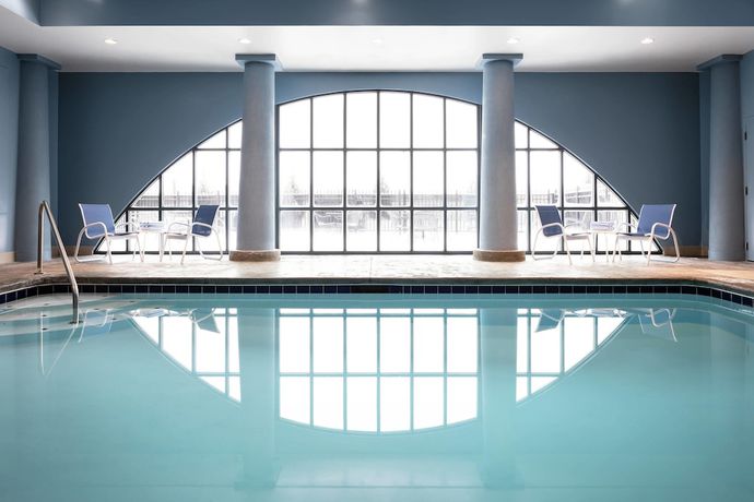 Imagen de la piscina del Hotel Holiday Inn Cincinnati Liberty Way by IHG, Wetherington. Foto 15