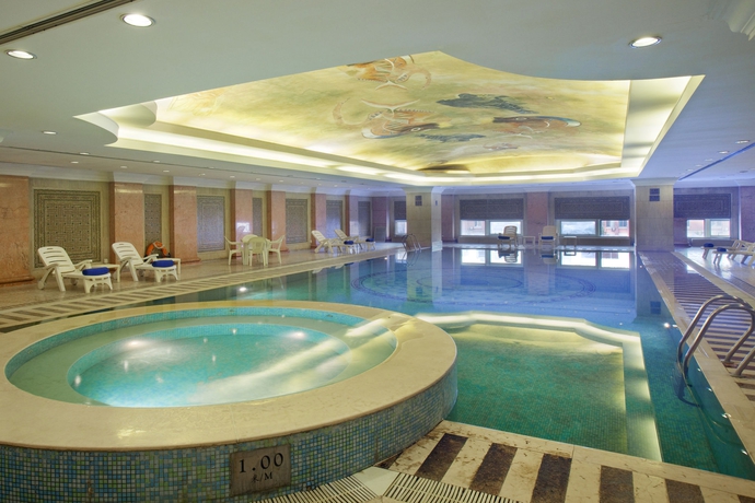 Imagen de la piscina del Hotel Holiday Inn City Center Shenyang. Foto 16