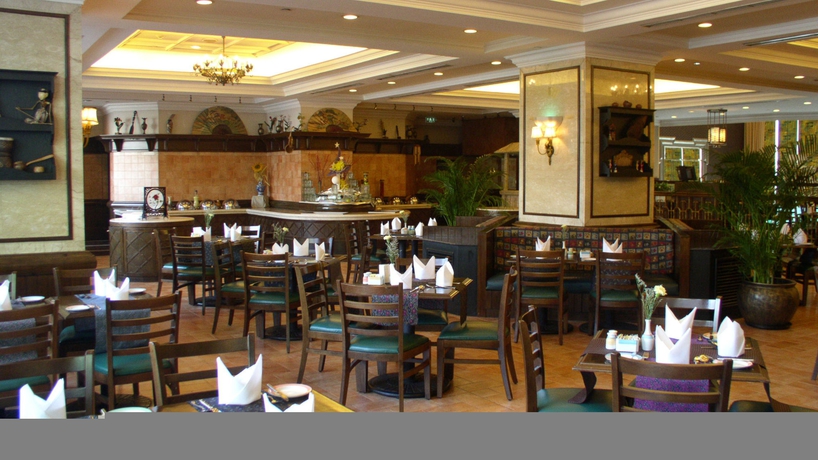Imagen del bar/restaurante del Hotel Holiday Inn City Center Shenyang. Foto 2