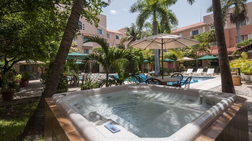 Imagen de la piscina del Hotel Holiday Inn Ciudad Del Carmen, An Ihg. Foto 13