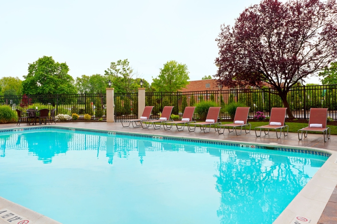 Imagen de la piscina del Hotel Holiday Inn Clark - Newark Area, An Ihg. Foto 15