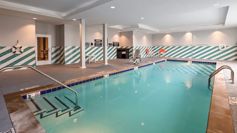 Imagen de la piscina del Hotel Holiday Inn Clarksville Northeast. Foto 20