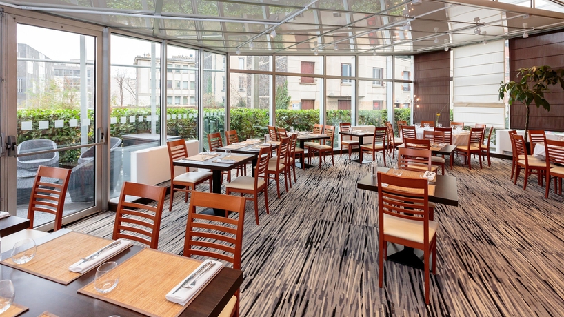 Imagen del bar/restaurante del Hotel Holiday Inn Clermont-ferrand Centre, An Ihg. Foto 3