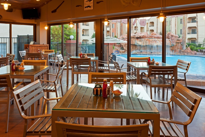 Imagen del bar/restaurante del Hotel Holiday Inn Club Vacations At Desert Club Resort, An Ihg. Foto 4