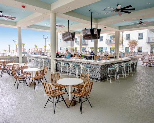 Imagen del bar/restaurante del Hotel Holiday Inn Club Vacations Myrtle Beach Oceanfront, an IHG. Foto 9