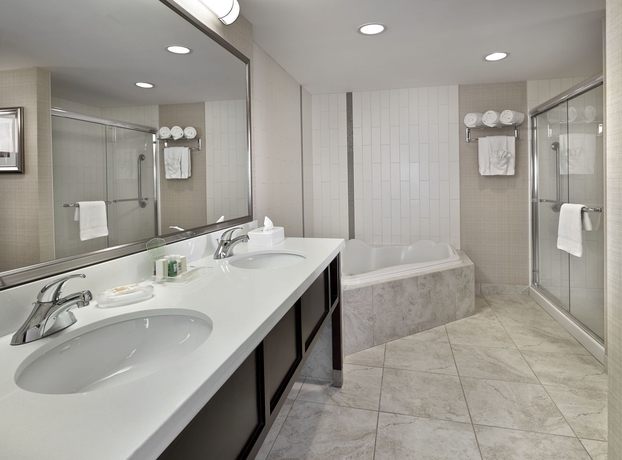 Imagen de la habitación del Hotel Holiday Inn Conference Center Edmonton South, An Ihg. Foto 6