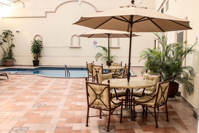 Imagen de la piscina del Hotel Holiday Inn Convention Center, An Ihg. Foto 13