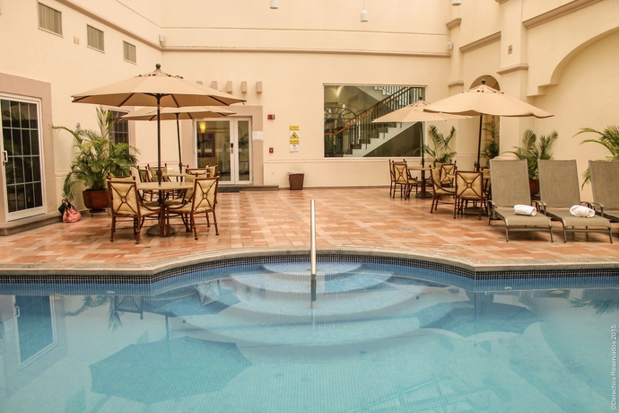 Imagen de la piscina del Hotel Holiday Inn Convention Center, An Ihg. Foto 15