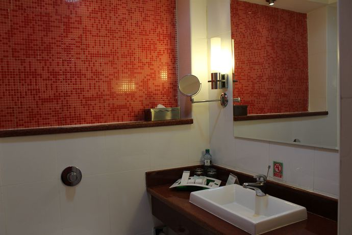 Imagen de la habitación del Hotel Holiday Inn Dar Es Salaam City Center, An Ihg. Foto 10