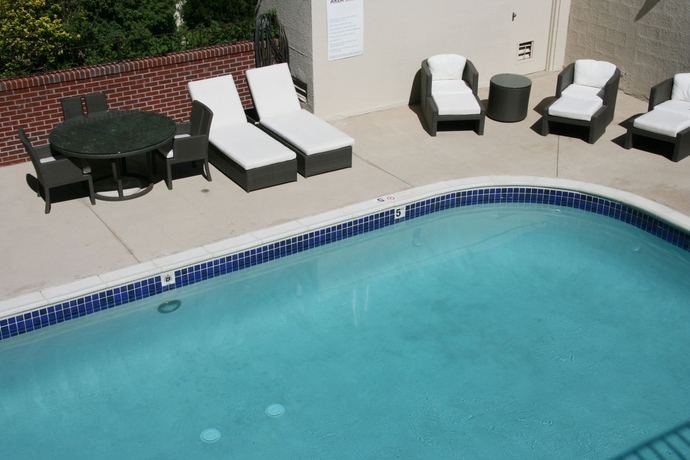 Imagen de la piscina del Hotel Holiday Inn Denver East, An Ihg. Foto 15