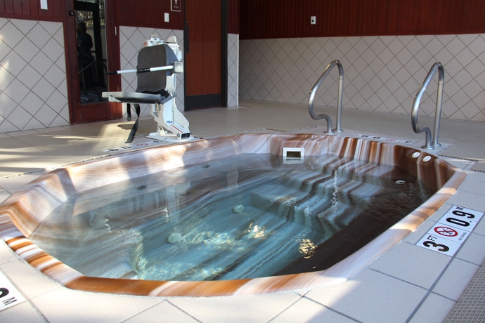 Imagen de la piscina del Hotel Holiday Inn Denver Lakewood, An Ihg. Foto 16