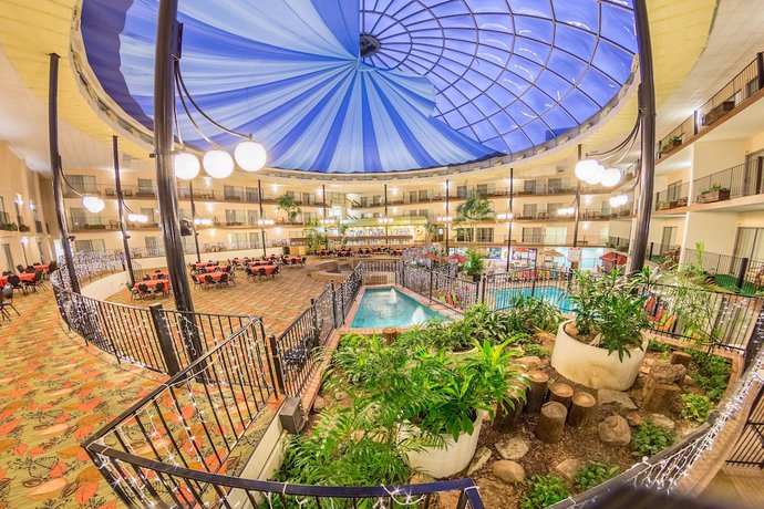 Imagen de la piscina del Hotel Holiday Inn Des Moines-Airport/Conf Center, an IHG. Foto 16