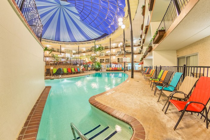 Imagen de la piscina del Hotel Holiday Inn Des Moines-Airport/Conf Center, an IHG. Foto 18