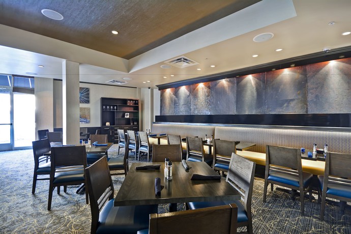 Imagen del bar/restaurante del Hotel Holiday Inn Detroit Metro Airport, an IHG. Foto 3