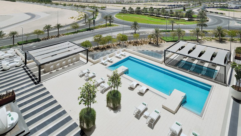 Imagen de los exteriores del Hotel Holiday Inn Dubai Al-Maktoum Airport, an IHG Hotel. Foto 17