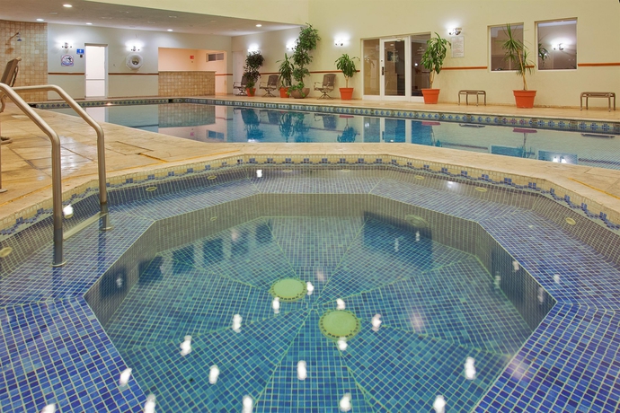 Imagen de la piscina del Hotel Holiday Inn Durango. Foto 14