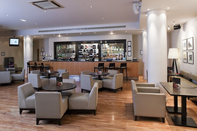 Imagen del bar/restaurante del Hotel Holiday Inn Edinburgh Zoo by IHG. Foto 3