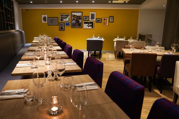Imagen del bar/restaurante del Hotel Holiday Inn Ellesmere Port, An Ihg. Foto 4