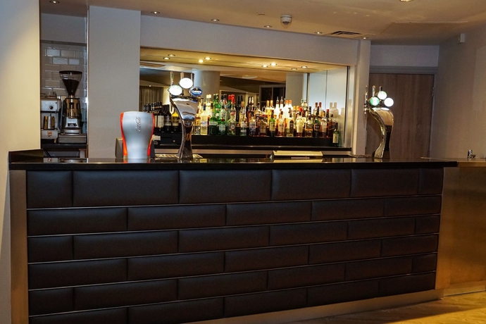 Imagen del bar/restaurante del Hotel Holiday Inn Ellesmere Port, An Ihg. Foto 7