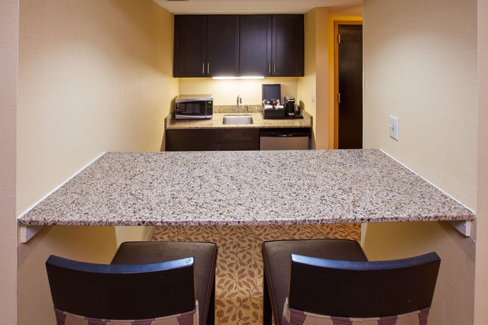 Imagen de la habitación del Hotel Holiday Inn Evansville Airport. Foto 4