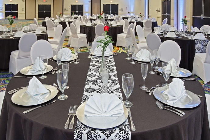 Imagen de los interiores del Hotel Holiday Inn Evansville Airport. Foto 8