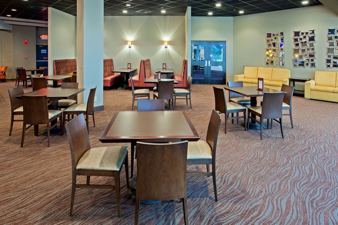 Imagen de los interiores del Hotel Holiday Inn Evansville Airport. Foto 13