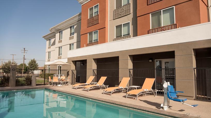 Imagen de la piscina del Hotel Holiday Inn Ex Ste Porterville, An Ihg. Foto 20
