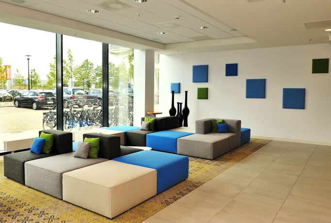 Imagen de los interiores del Hotel Holiday Inn Express Ámsterdam - Arena Towers. Foto 12